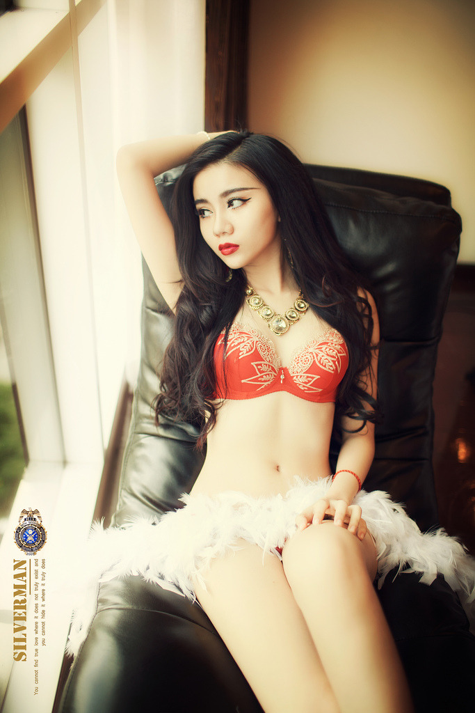 强伦漂亮女老板在线观看